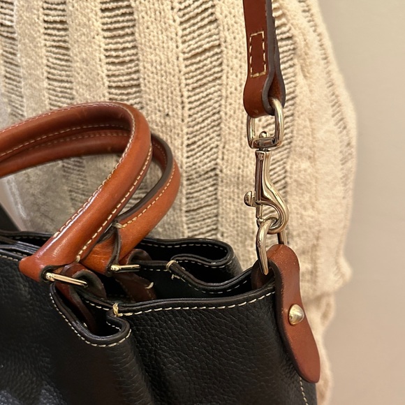 Dooney & Bourke Black and Brown 1975 Leather Shoulder Bag - Preloved - Picture 8 of 16